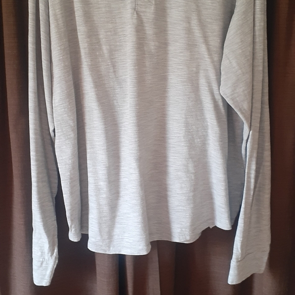 Hanes - Picture 2 of 3